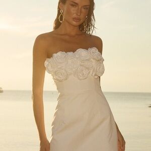 Chic Strapless White Dress with Floral Details